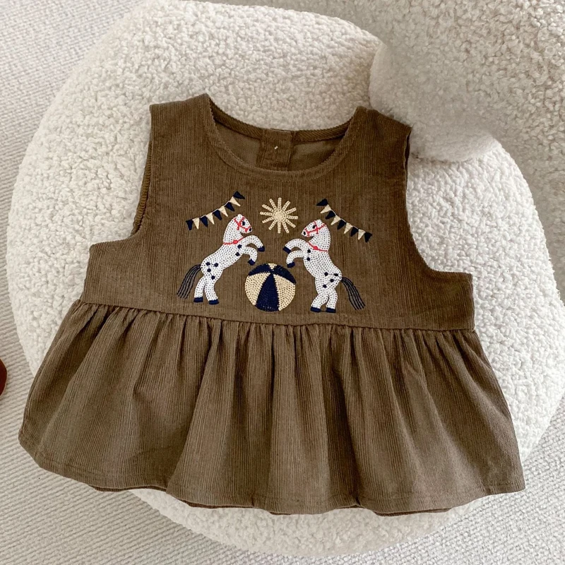 Autumn new baby clothing, 0-5 year old female baby, corduroy embroidered vest top pants set