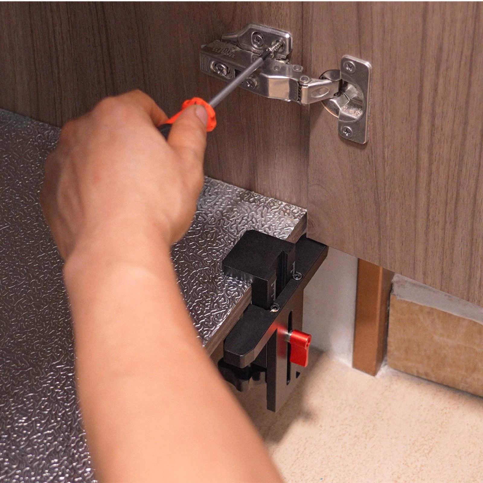 Cabinet Door Installation Jig Hand-Operated Cabinet Door Installation Tool Portable Quick for Installers, Home Remodeling