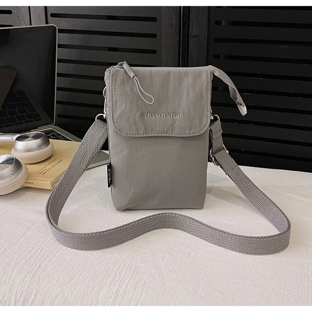 

Trendy Nylon Phone Bag Solid Color Mini Size Crossbody Bag Adjustable Strap Ultra Lightweight Shoulder Bag Unisex