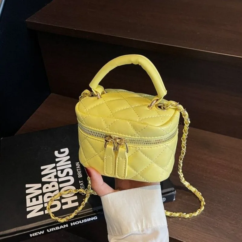 

Chic Minimalist Satchel For Women As A Shoulder And Messenger Bag With Solid Color And Large Capacity Includes Diaper Bag Use