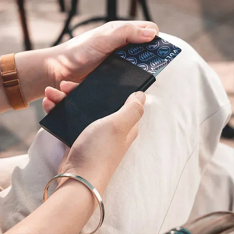 กระเป๋าสตางค์ป้องกัน RFID สำหรับผู้ชาย - กล่องใส่บัตร/บัตรธนาคารแบบป๊อปอัพอัจฉริยะ ทำจากโลหะบางเฉียบ ดีไซน์มินิมอล