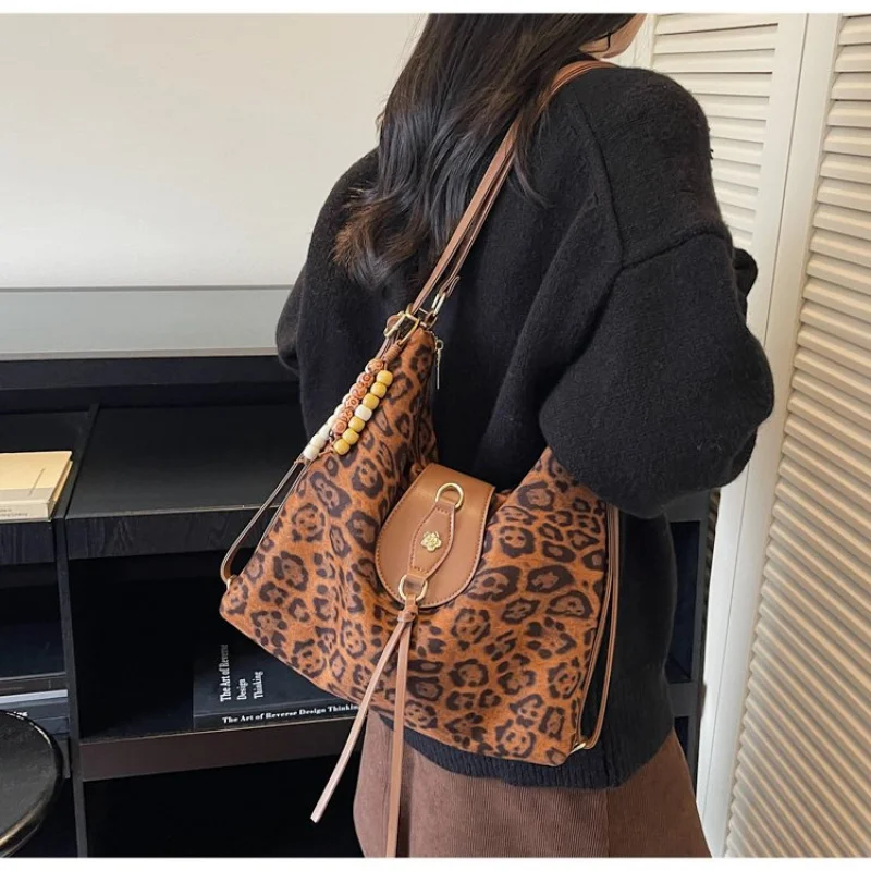 

Luxury Women's Shoulder Bag Made Of Premium Leather Featuring Paris Casual Elegant Look​