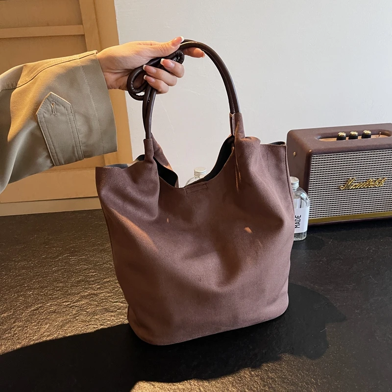 Umhängetasche aus Wildlederimitat mit Magnetverschluss, Hobo-Tasche für Damen, solide Handtasche mit Griff oben, Freizeitmode, Reise-Einkaufstasche