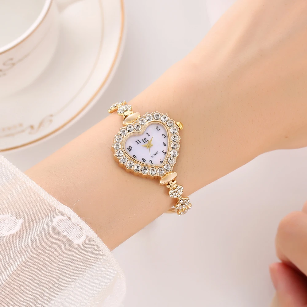 New Fashionable Love Type Fine Strap with Diamond Inlaid Flower Pattern Women's Watch Free Adjustable Bracelet Watch Women's