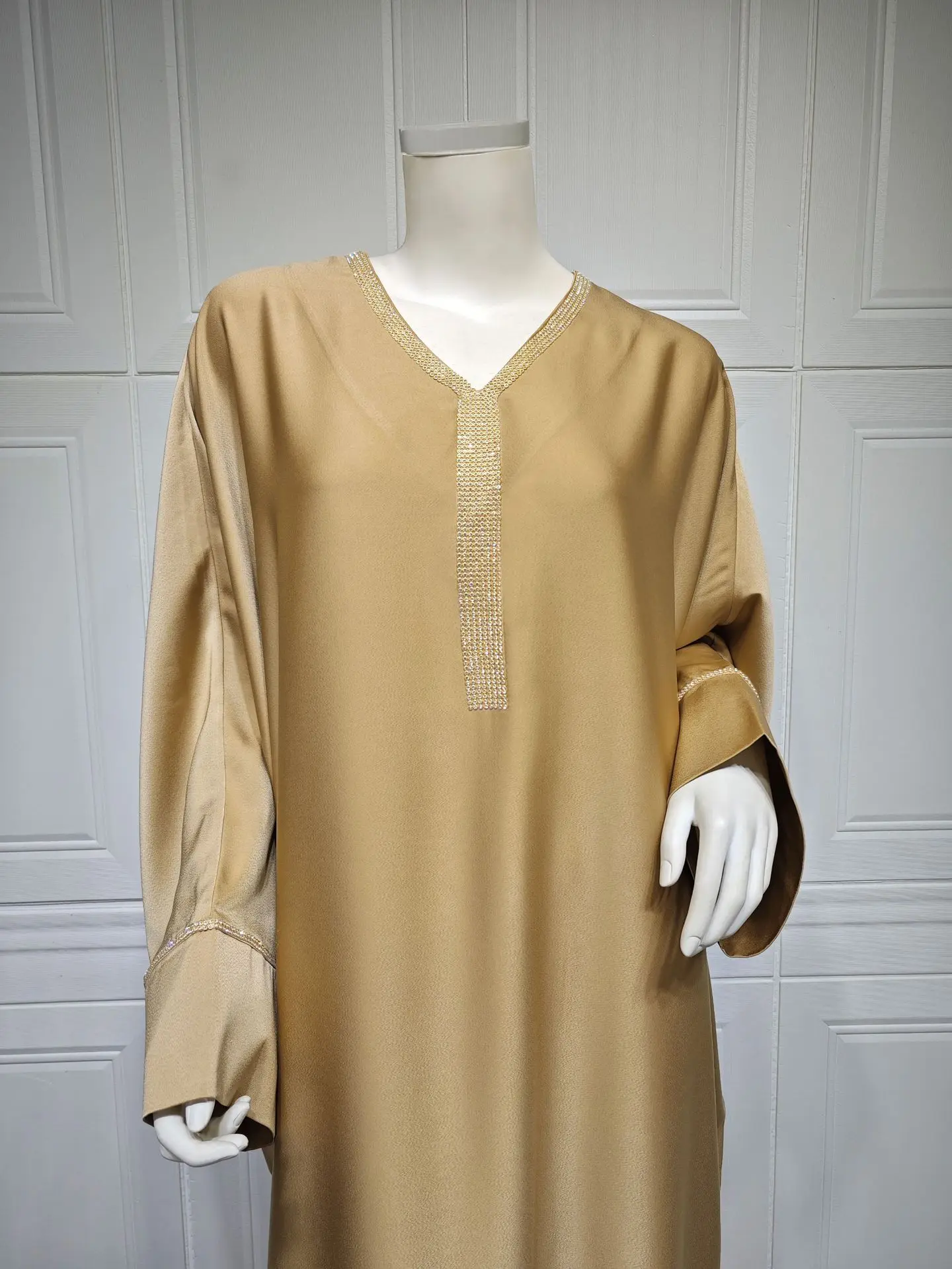 Eid Muslim Long Dress Women Bat Sleeve Caftan Abaya Satin Robe Diamond Party Abayas Ramadan V Neck Kaftan Caftan Jalabiya 2025