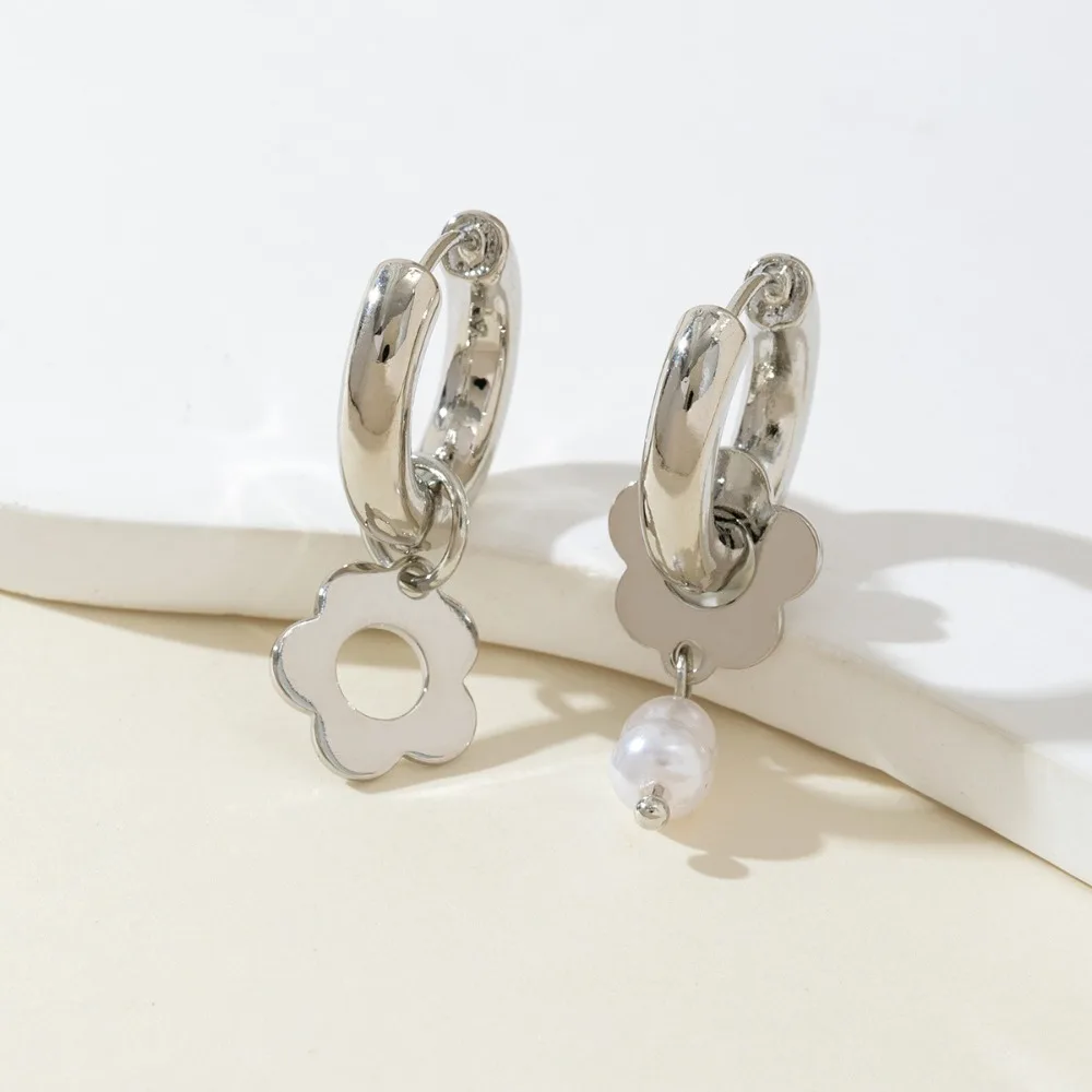 Sweet Personality Asymmetric Hollow Flower Gourd-shaped Pearl Drop Huggie Hoop Earrings for Women Minimalist Trendy Jewelry Gift