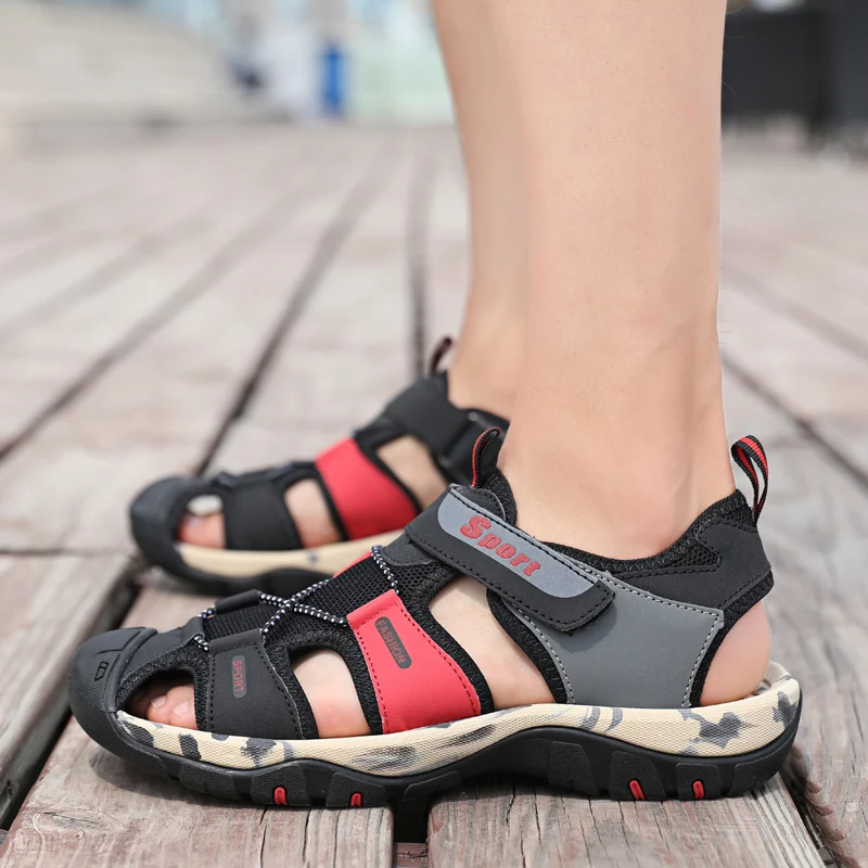 Sandali da uomo estivi Scarpe casual da uomo in pelle Sandali da esterno traspiranti per uomo Scarpe da spiaggia Pantofole Scarpe romane alla moda