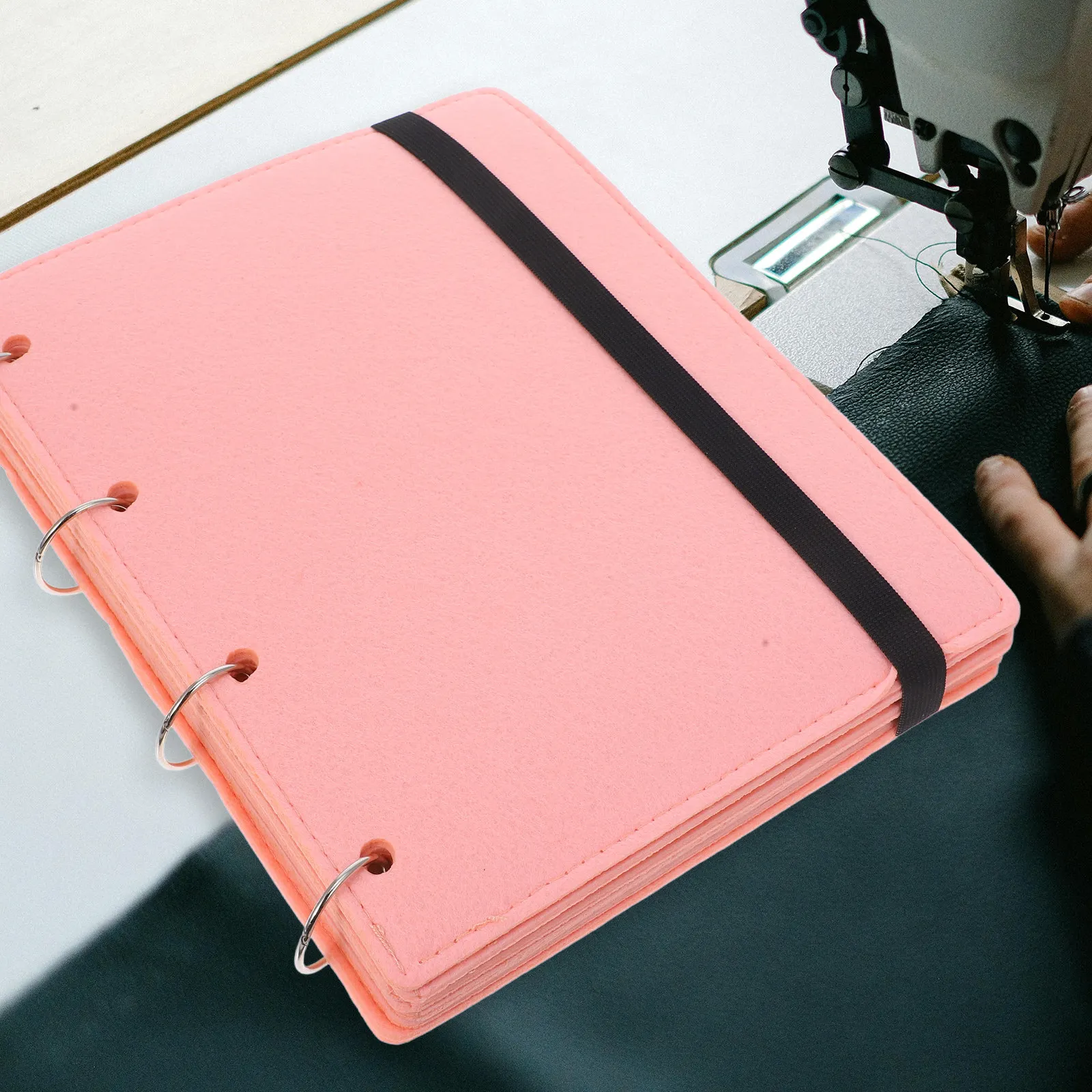 

Книга-органайзер для украшений из фетра: держатель для обуви, серег, брошей. Портативный дисплей для коллекций. Для путешествий и дома.