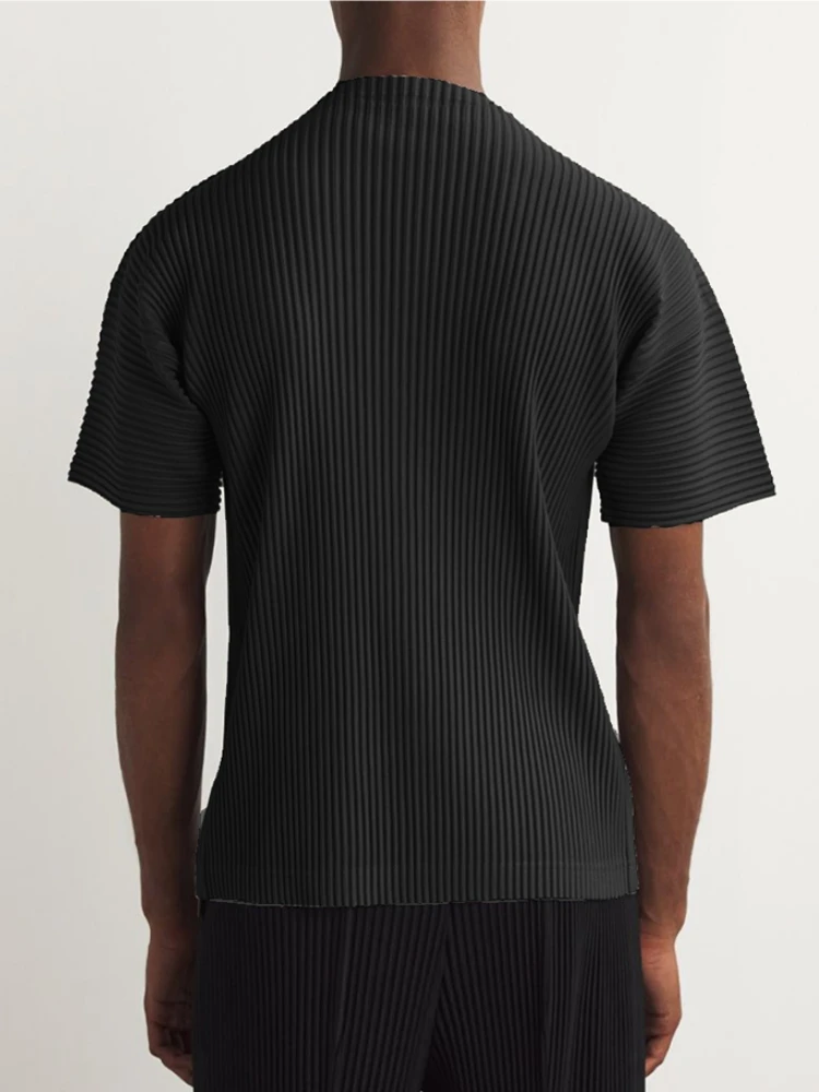 2024 Miyake Pleated Clothes Man Short Sleeve T-Shirt Fashion Black Turtleneck Top