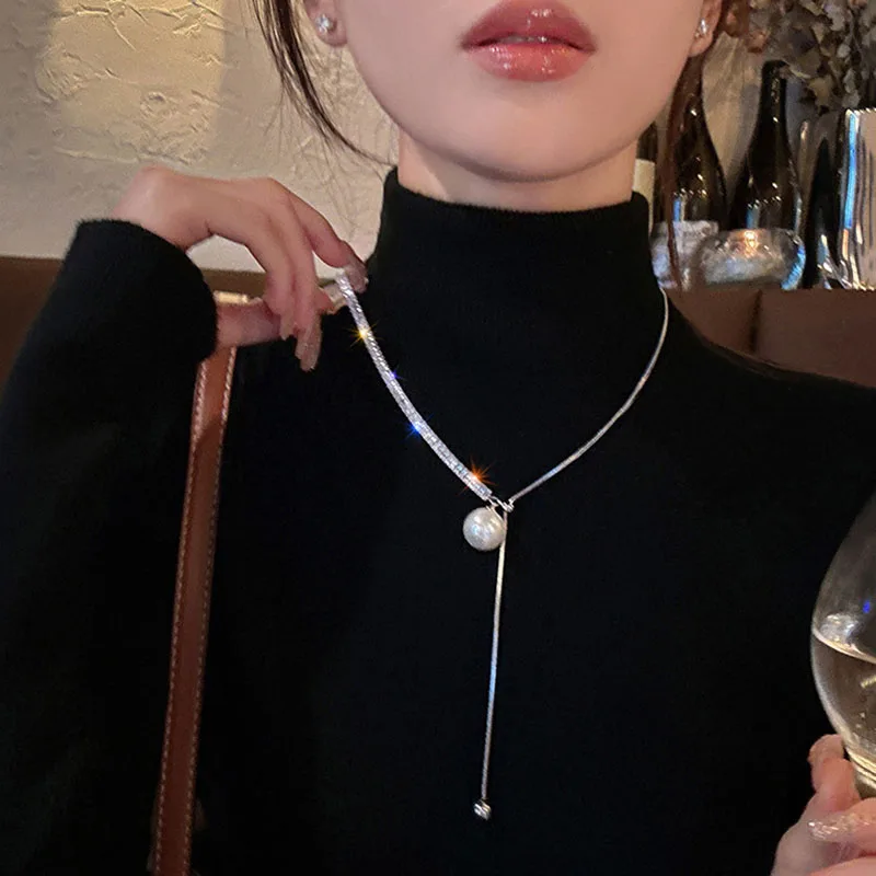 Y2K Long Snake Bonetassel Shiny Chain Necklace for Women Simple Long Pulling Pearl Adjustable Clavicle Chain Necklace 2024 New