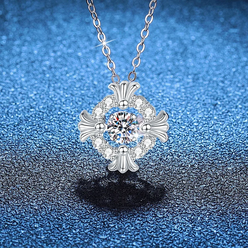 

PT950 Platinum Inlaid 0.5 Carat Moissanite Pendant, Heart Element, Dynamic Necklace, Diamond Collarbone Chain, PT950 Imprint