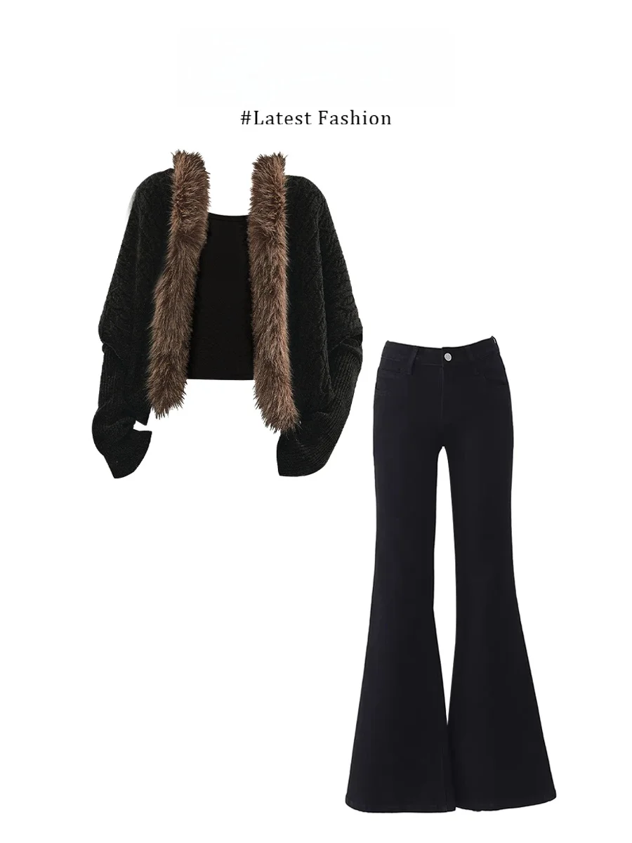 

Комплект Parkyeon: Новая зимняя коллекция – вязаная куртка с рукавами «летучая мышь» и меховым воротником, расклешенные брюки. Модный теплый повседневный комплект.