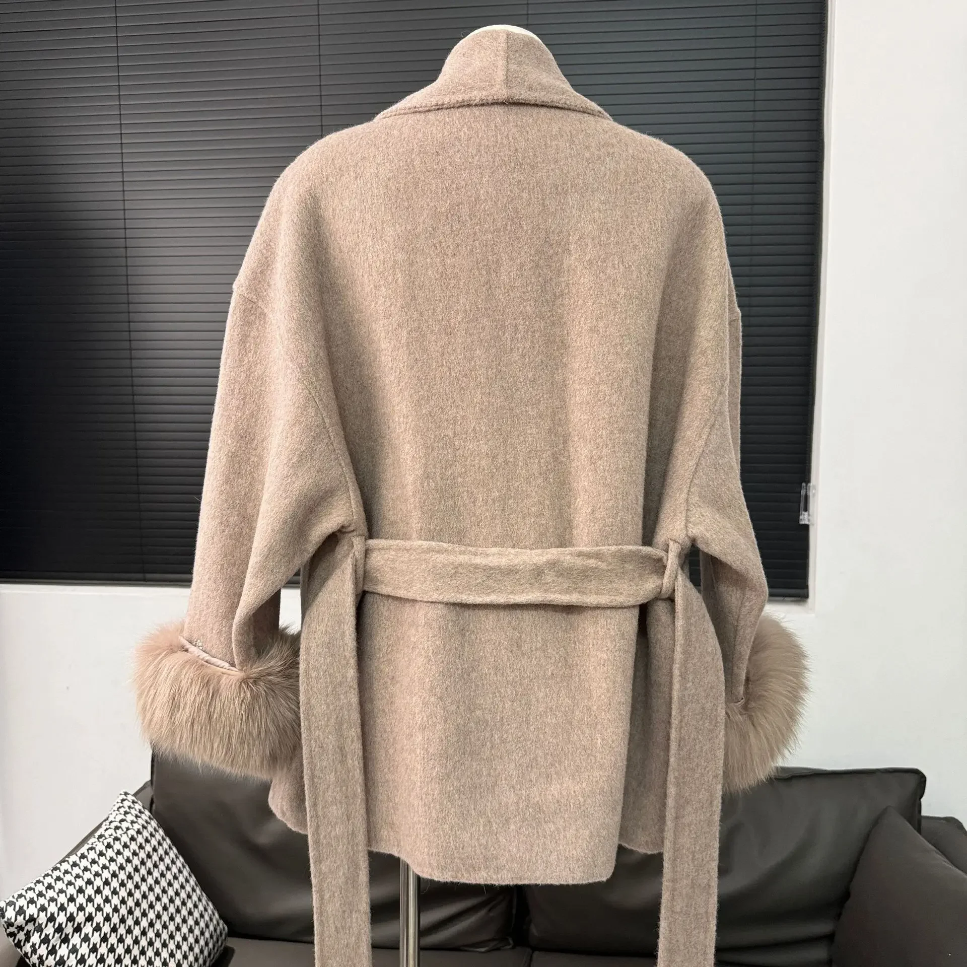 Double Sided Cashmere Coat With Straps For Women'S Autumn And Winter Haute Couture Cape Fur Cuffs Detachable Fox Fur Short Coat