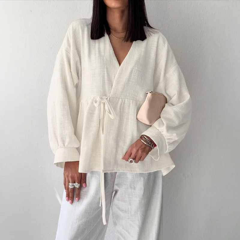 เสื้อเชิ้ตผ้าฝ้ายและผ้าลินินสีพื้นคอวีแฟชั่นยุโรปและอเมริกาสำหรับผู้หญิง สปริง/ออทั่ม 2025 ใหม่ สวมใส่สบาย นุ่ม