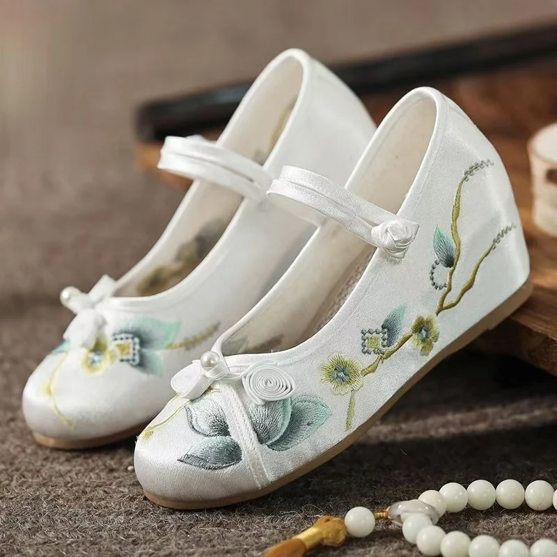 2024 Woman's New Chinese Traditional Wedges Embroidered Shoe Soft Sole Non Slip Ethnic Style Mary Jane Shoe High Heel Hanfu Shoe