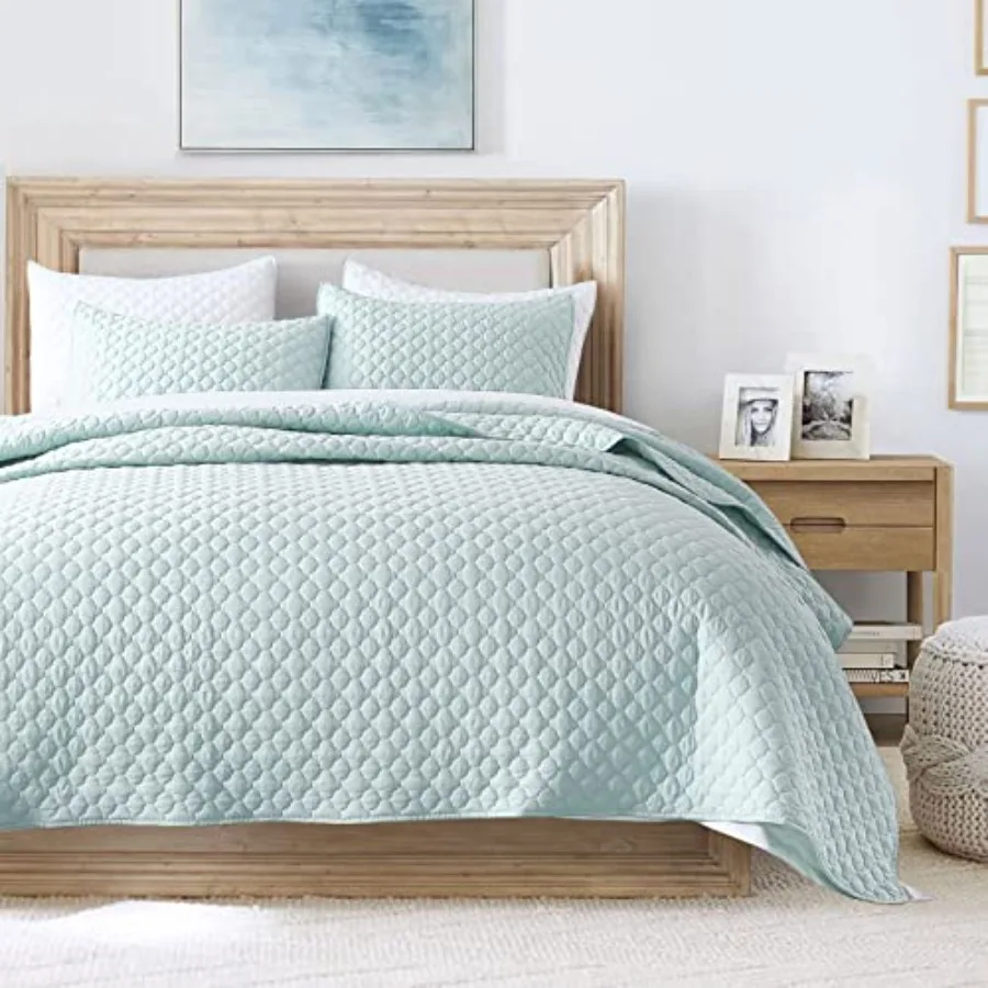

Quilt King Size Aqua Blue Lightweight Quilt for Summer Ultra-Soft Microfiber Modern Style Quilted Clouds Pattern Bedspread Quit