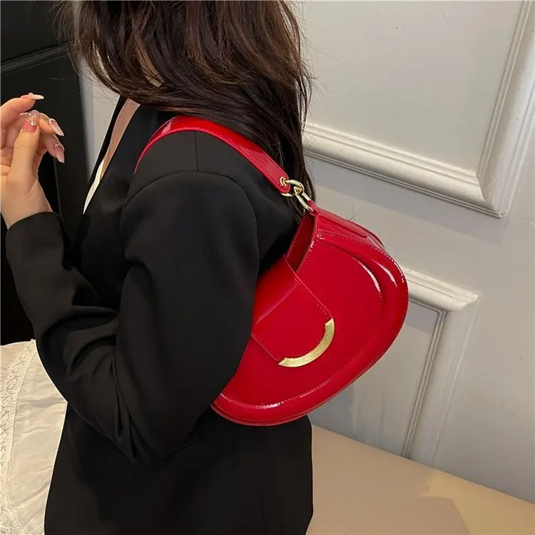

2025 Autumn 500 Fashion Versatile Handbag One Shoulder Crossbody Fashion Simple Fashion Commuter Saddle Bag