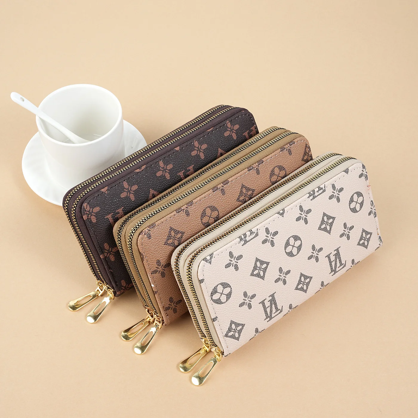 Ladies' purse 2026 new style long style vintage fashion letter double-layer zipper large capacity handbag can hold mobile phone