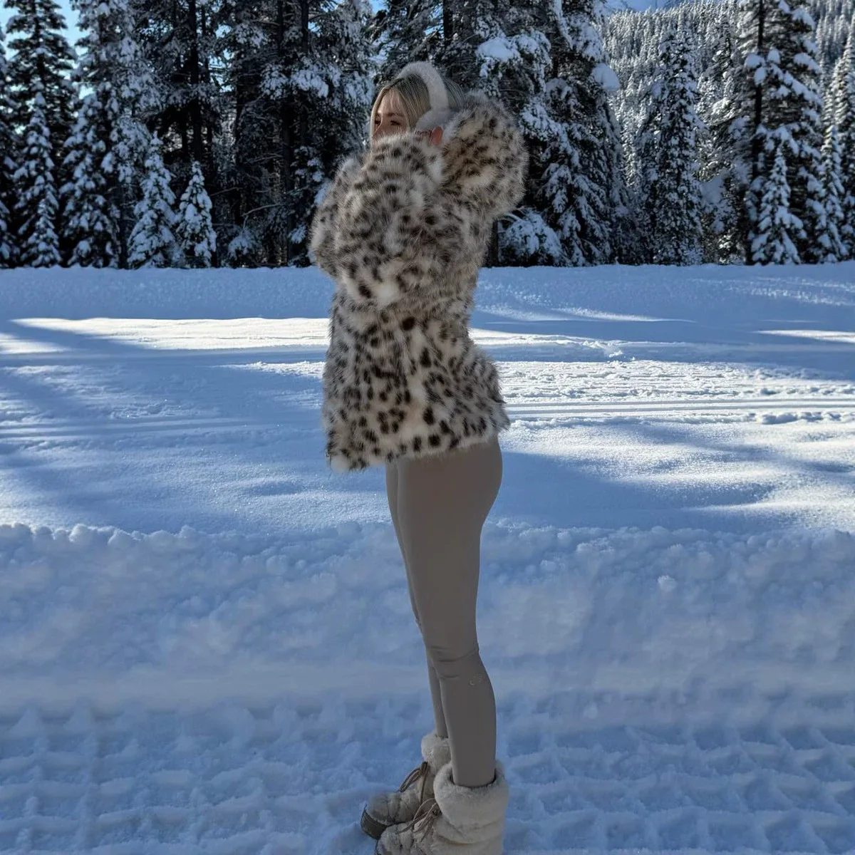 2026 Autumn Winter Women Faux Fur Jacket Snow Leopard Print Hooded Collar Long Hair Cropped Coat