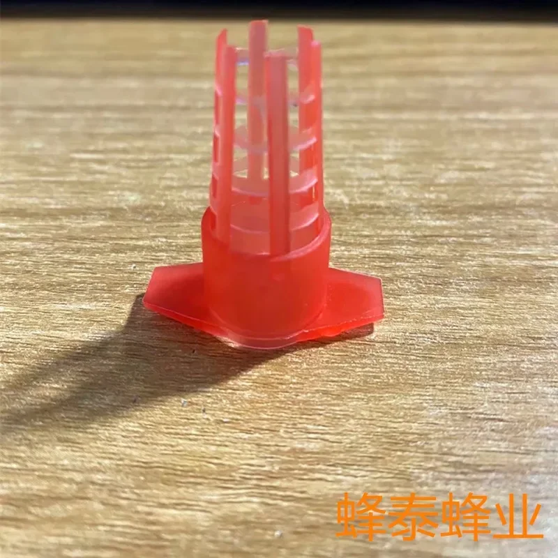 

Queen Bee Protective Cover, Red