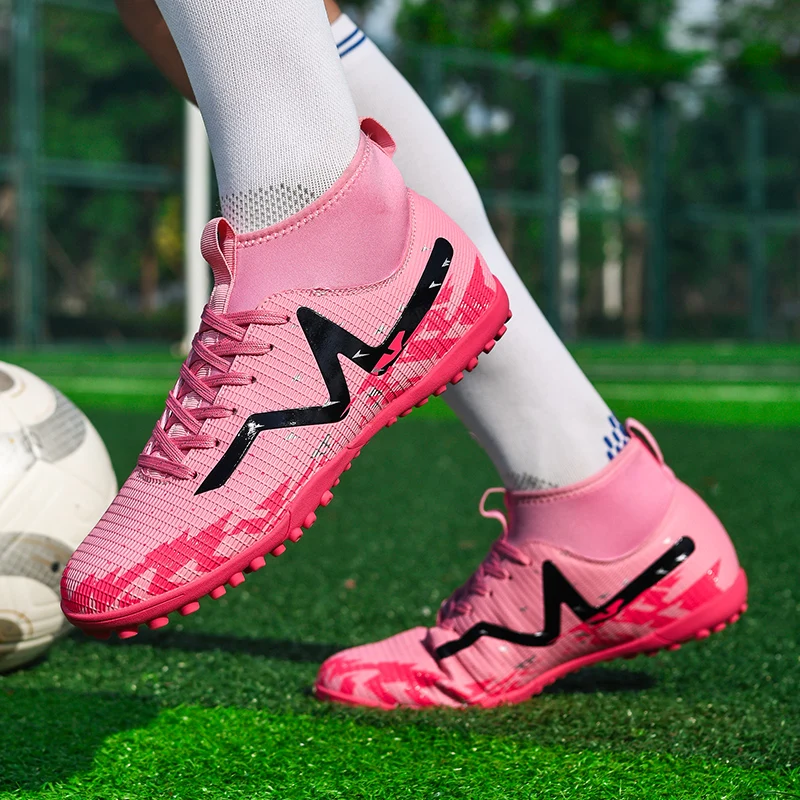 Oryginalne buty piłkarskie na murawę Moda męska Różowe męskie buty piłkarskie Outdoor Antypoślizgowe wysokie trampki do futsalu Man botas de futbol