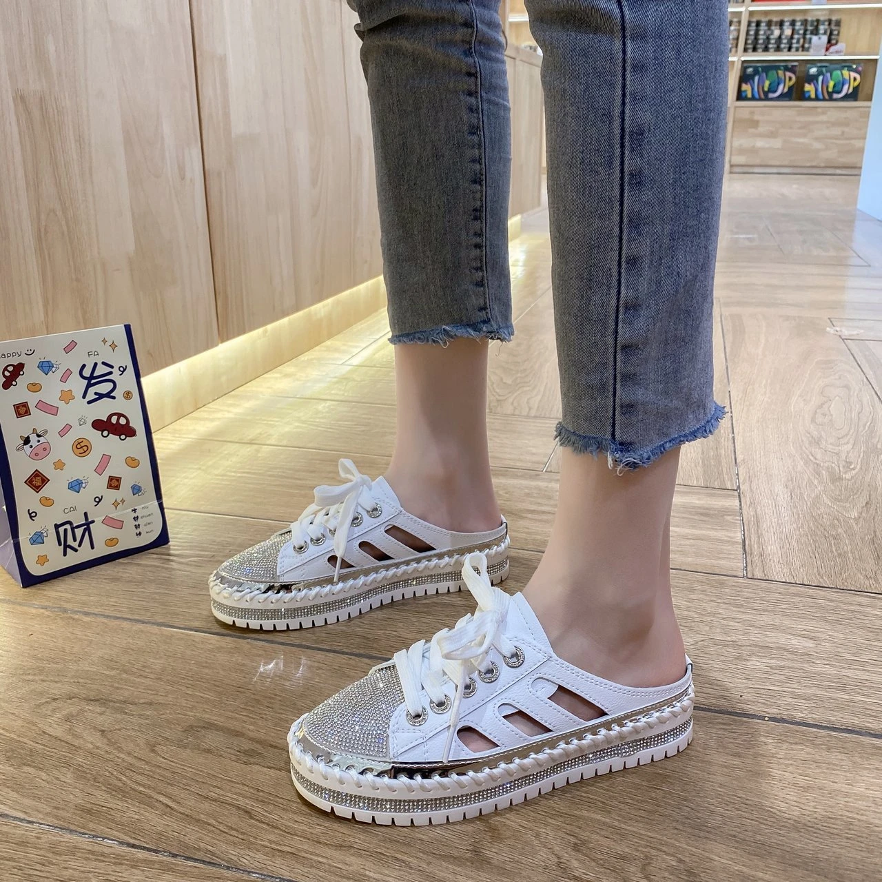 2024 New Fashion Flat Platform Half Slippers Women Summer Couple Bling Mules Crystals Lace-up Shoes Slides beach slipper