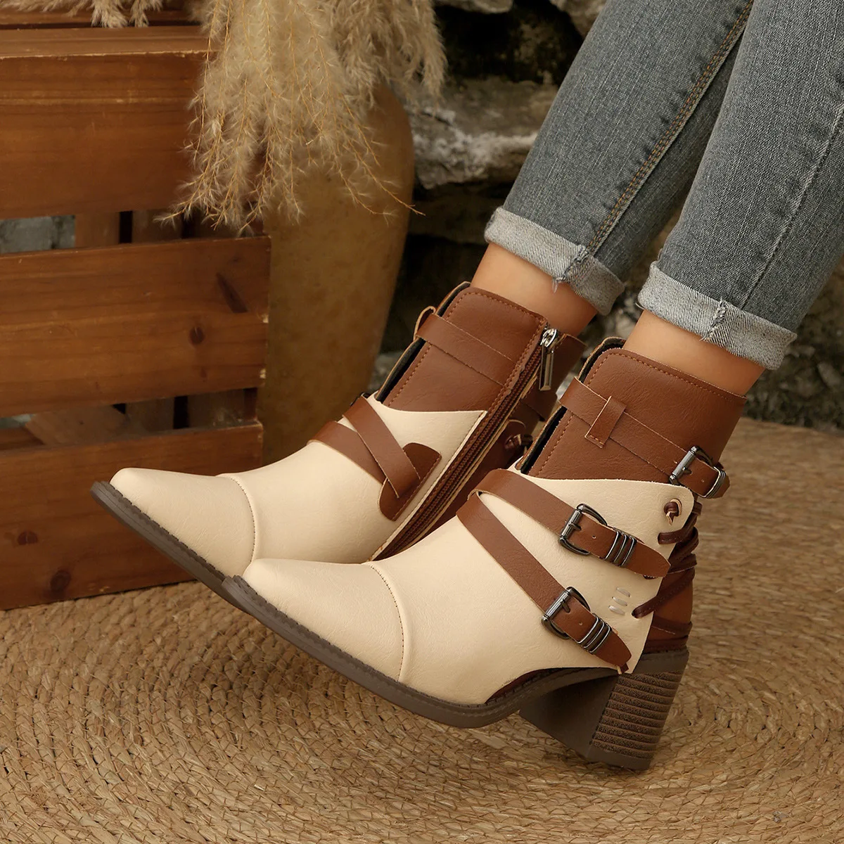 

European and American style retro belt-buckle short-top fashion boots, side zipper British thick-heeled pointed-toe knight boots