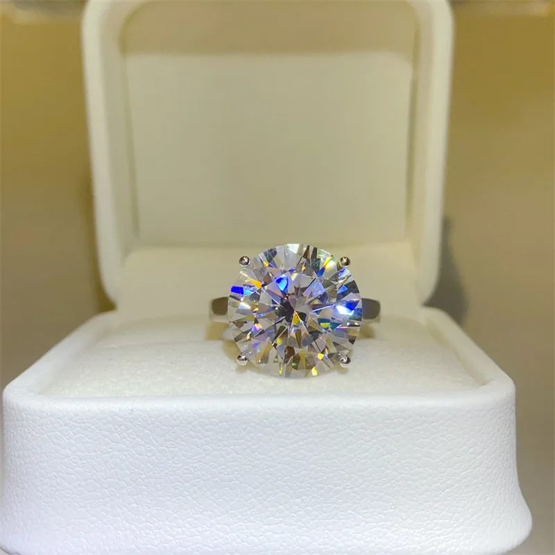 Classic Moissanite PT950 Platinum 10 Carat Luxurious Oval Ring for Women, durable structure and long-lasting brilliant luster