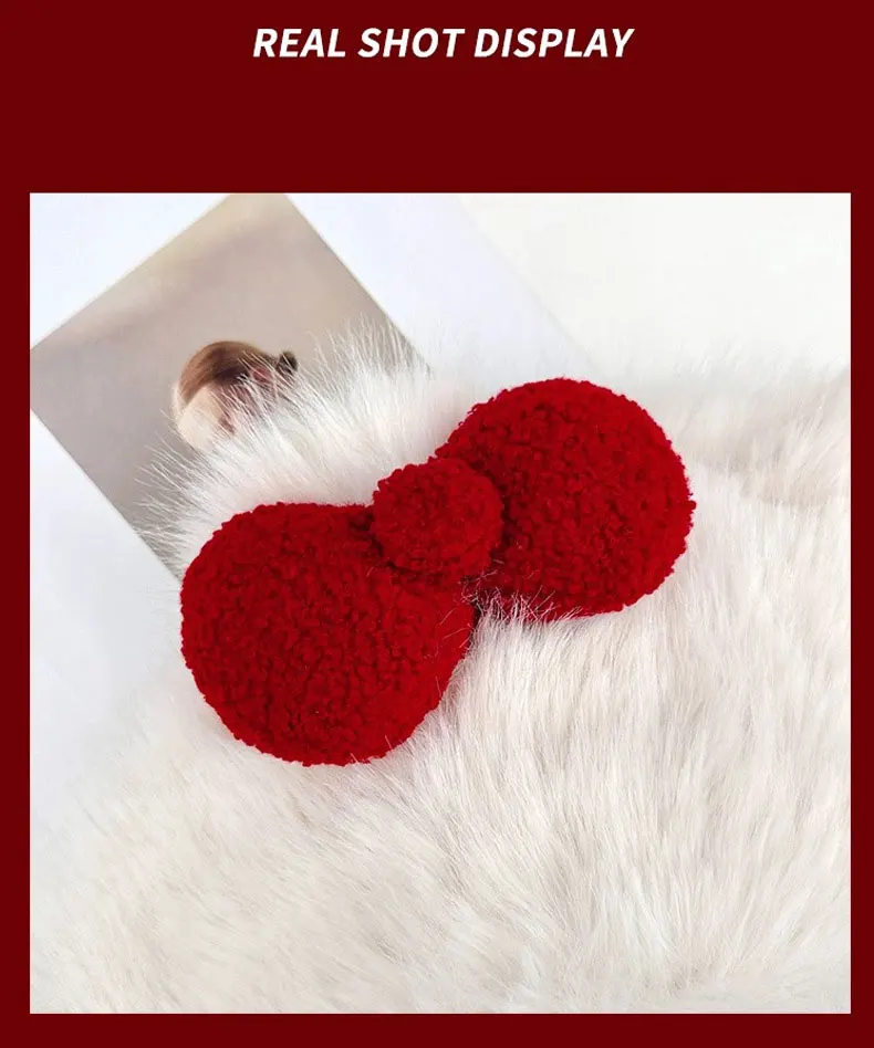 Niedliche Weihnachtsmütze mit Plüschschleife – Flauschige Wintermütze mit roter Schleife als Weihnachtsgeschenk und Party – Detail 4