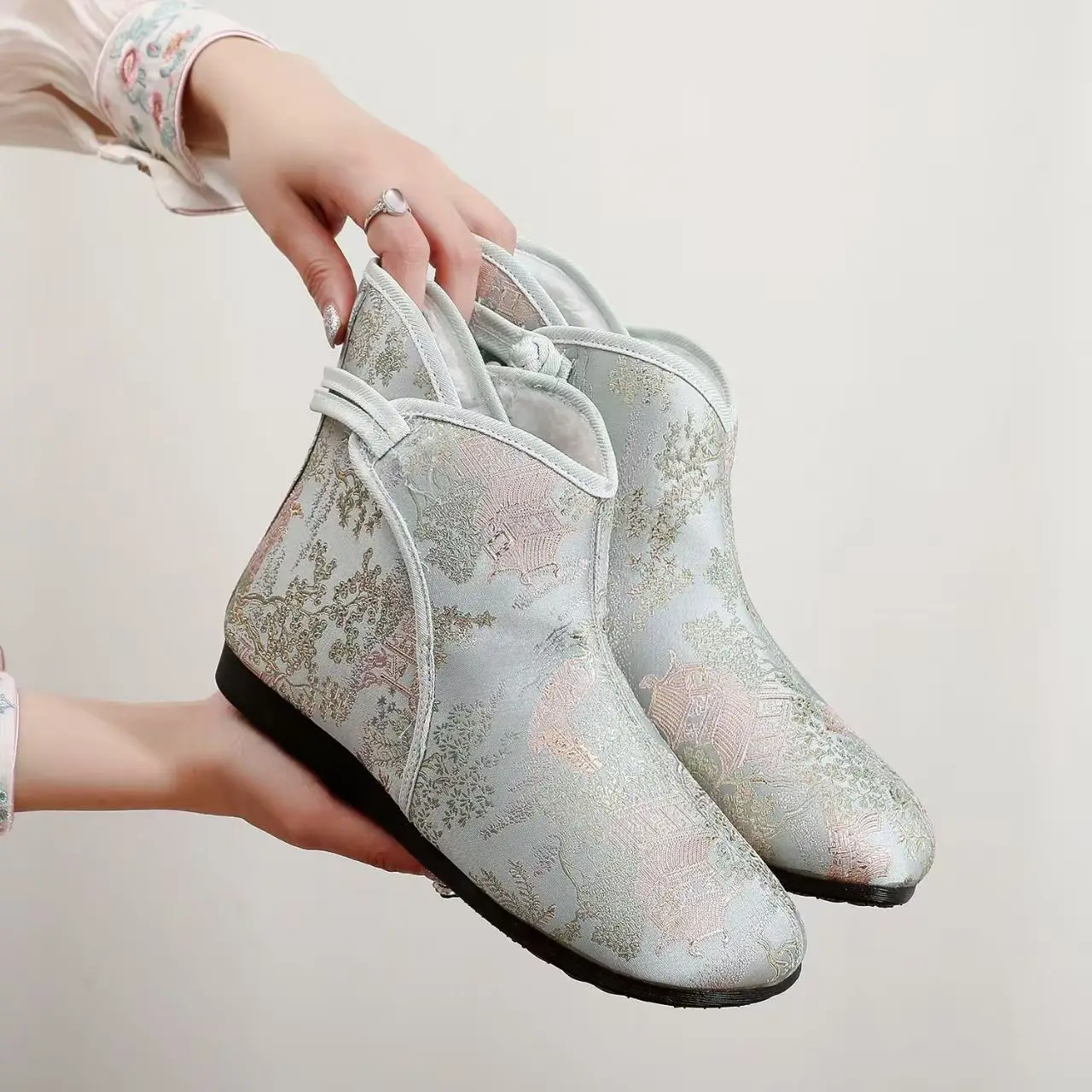 

Женские зимние ботильоны из хлопка в стиле ретро, шелковая подошва с принтом в этническом стиле, нескользящая обувь с круглым носком, сохраняющая тепло, легкая обувь Hanfu