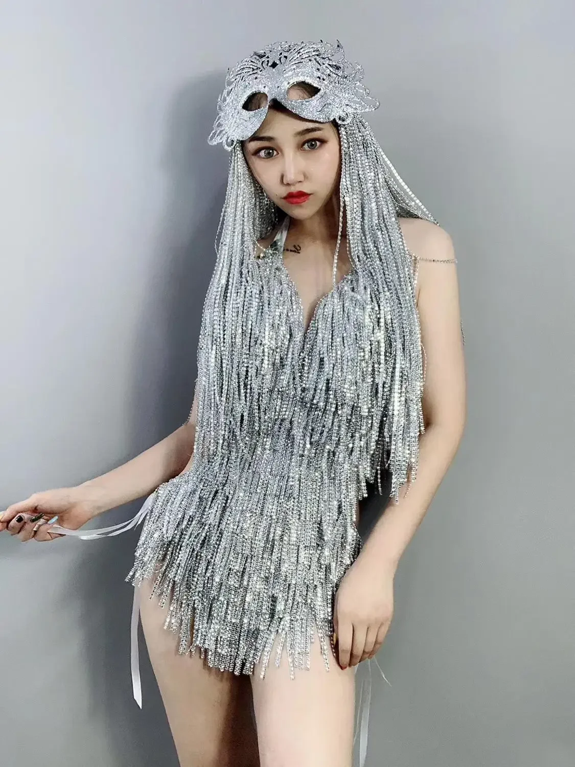 Srebrny, błyszczący strój bikini z frędzlami, seksowny kostium sceniczny dla DJ-a, piosenkarza, tancerki, na imprezę w klubie nocnym, barze, rave'u, strój do tańca gogo.
