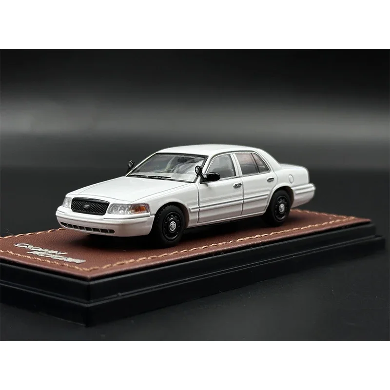 In Stock GOC 1:64 Crown Victoria Police White Diecast Diorama Car Model Toys