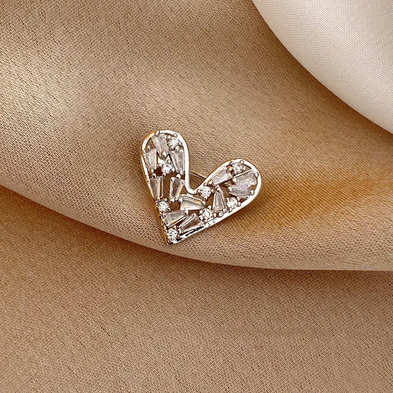 Fashion Rhinestone Love Heart Brooches For Women Elegant Safety Anti-glare Lapel Pins Exquisite Lady Accessories Jewelry Gift