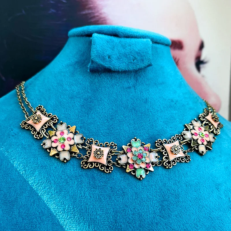 Retrofashion قلادة سوار مجموعة مجوهرات قصر القرون الوسطى نمط برتقالي أخضر قطرة الصقيل التجارة الخارجية مجوهرات مربع الهندسة