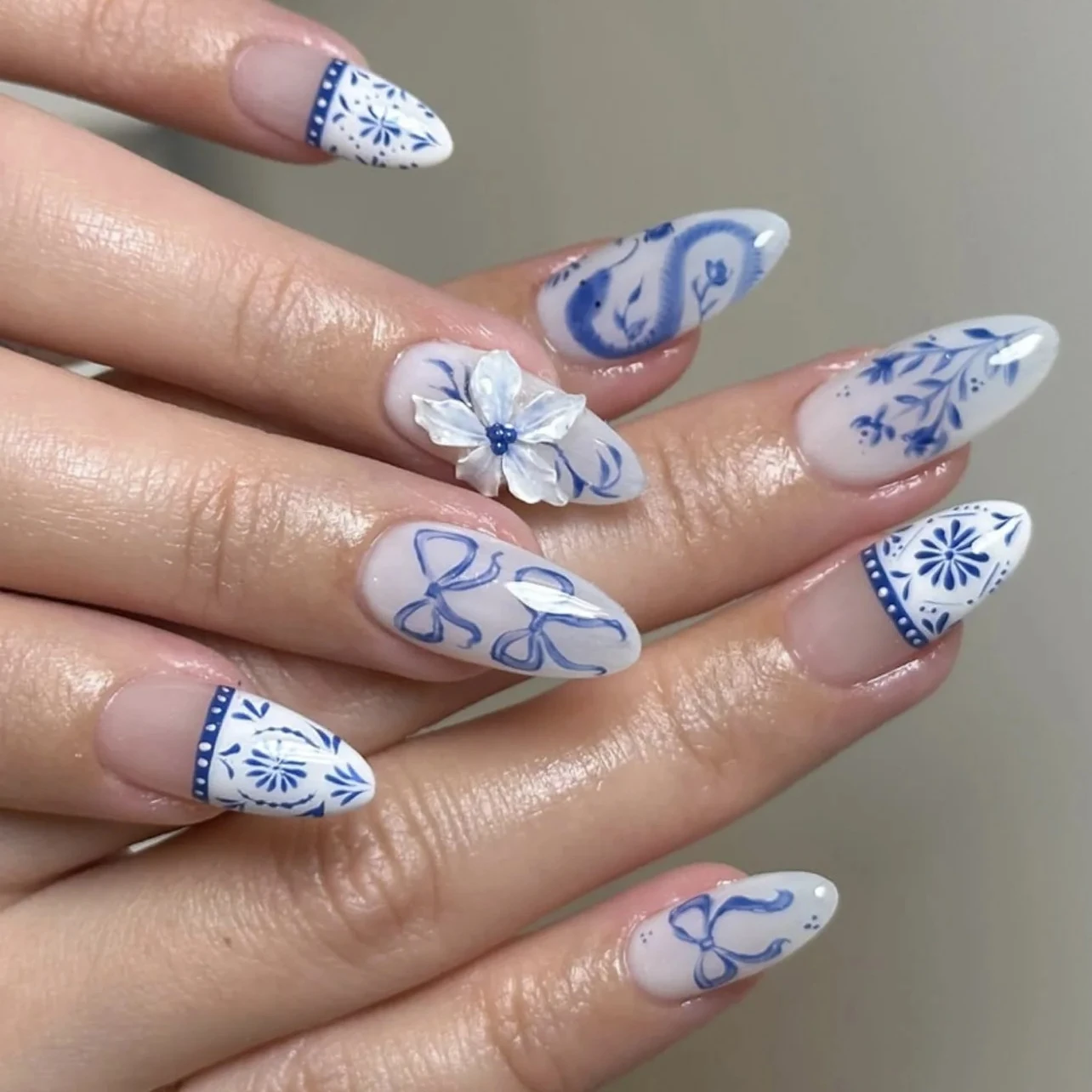 

Chinese Style Blue and White Porcelain Bowknot Flower Snake Almond False Nails Long Pointed Fake Nails Art Press on Nails Charms