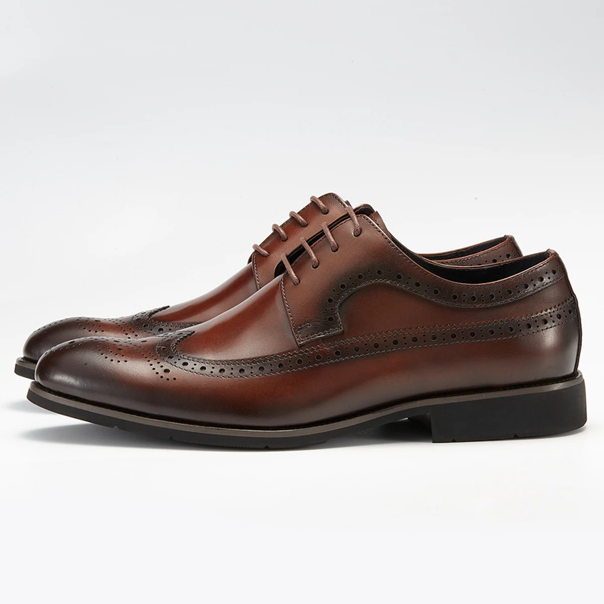 Men's Brogue Carved Leather Shoes Top Layer Cowhide Handcrafted Lace-Up Oxfords for Business And Casual Wear