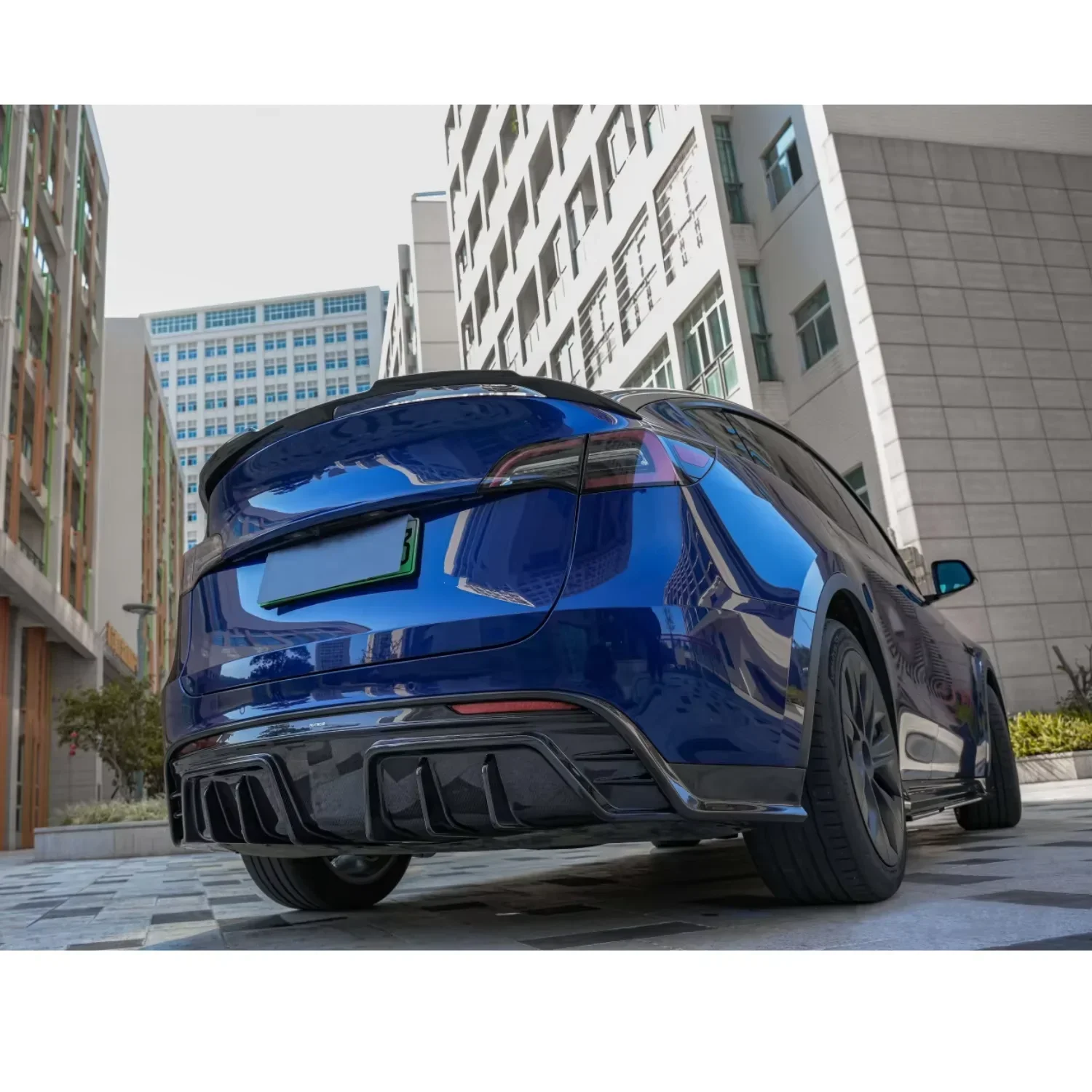 Applicable to tesla model y rear bumper Dry carbon fiber rear diffuser and rear bumper separator