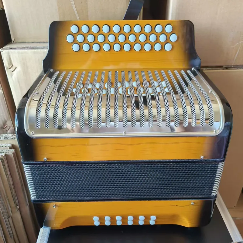 

Button accordion with 8 bass and 21 keys, 12 bass and 31/34 keys
