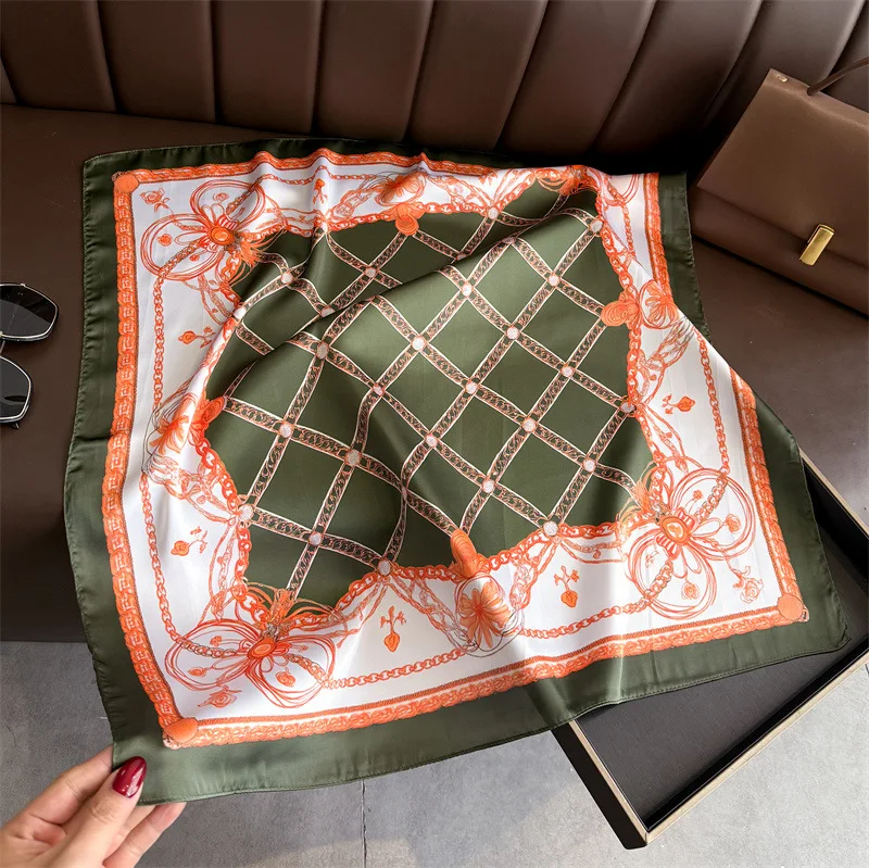 Blauer Klassischer Seidenschal mit Kettenmuster für Damen, Elegantes Dünnes Halstuch 70cm, Winddichter Kopfwickel, Haarschal – Detail 2