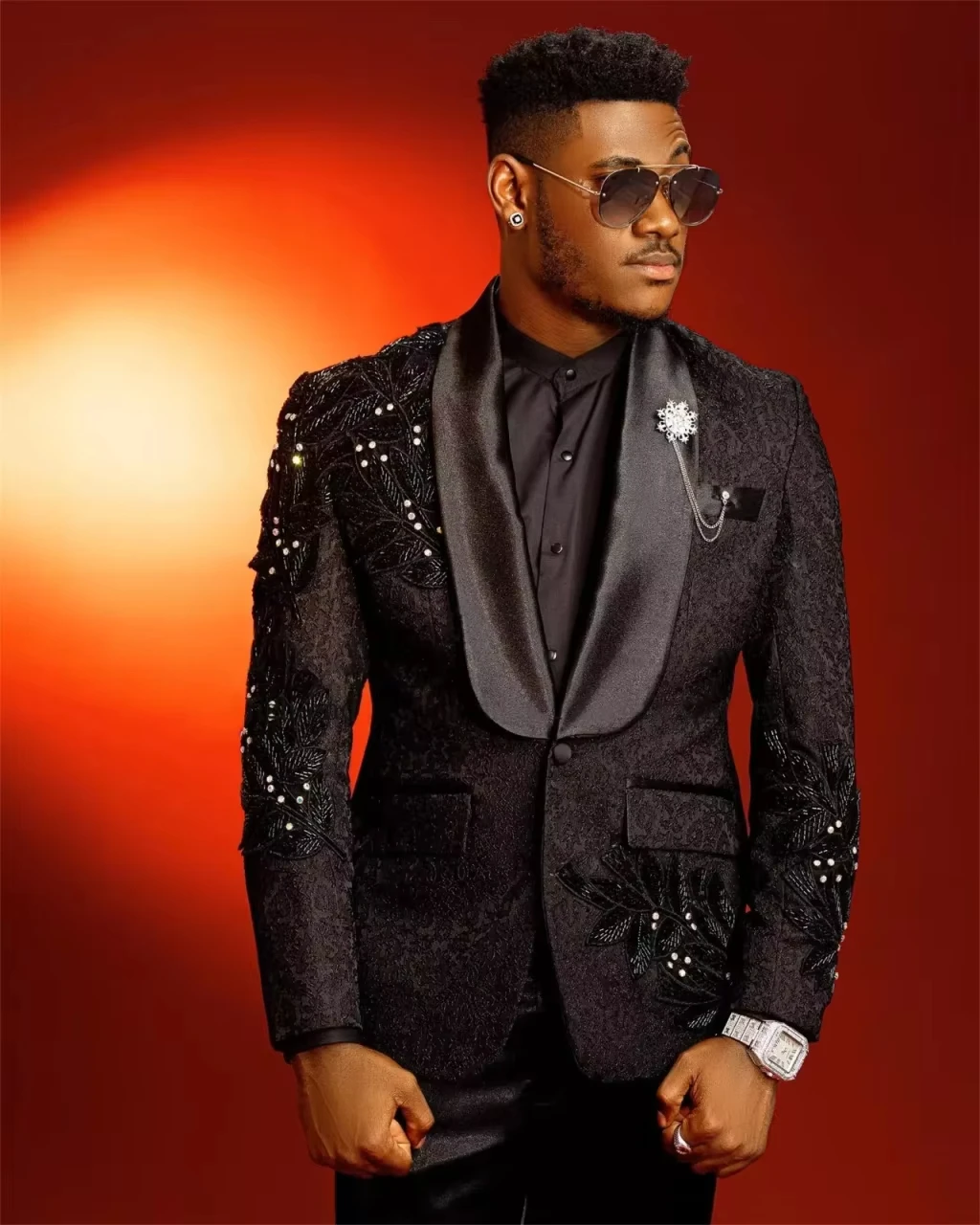 Abiti da uomo jacquard personalizzati con paillettes perline di cristallo su misura sposo 2 pezzi cappotto pantalone occasioni formali festa cantante affari