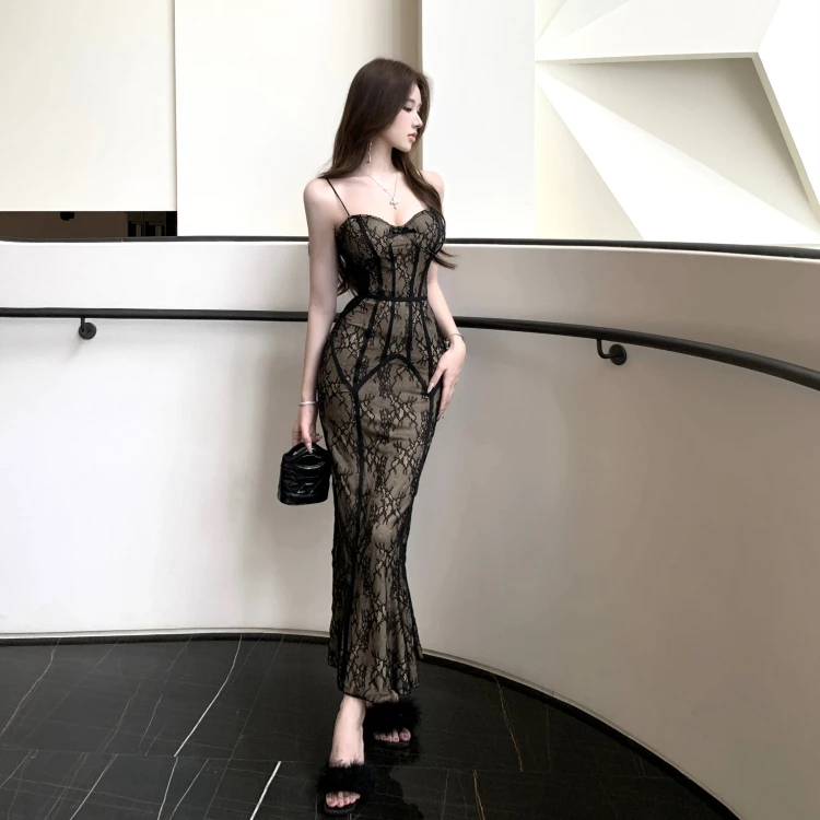 Gaun Wanita Model Slim Fit Desain Berongga dengan Aksen Renda dan Tali, Pinggang Tinggi, untuk Musim Gugur dan Musim Dingin