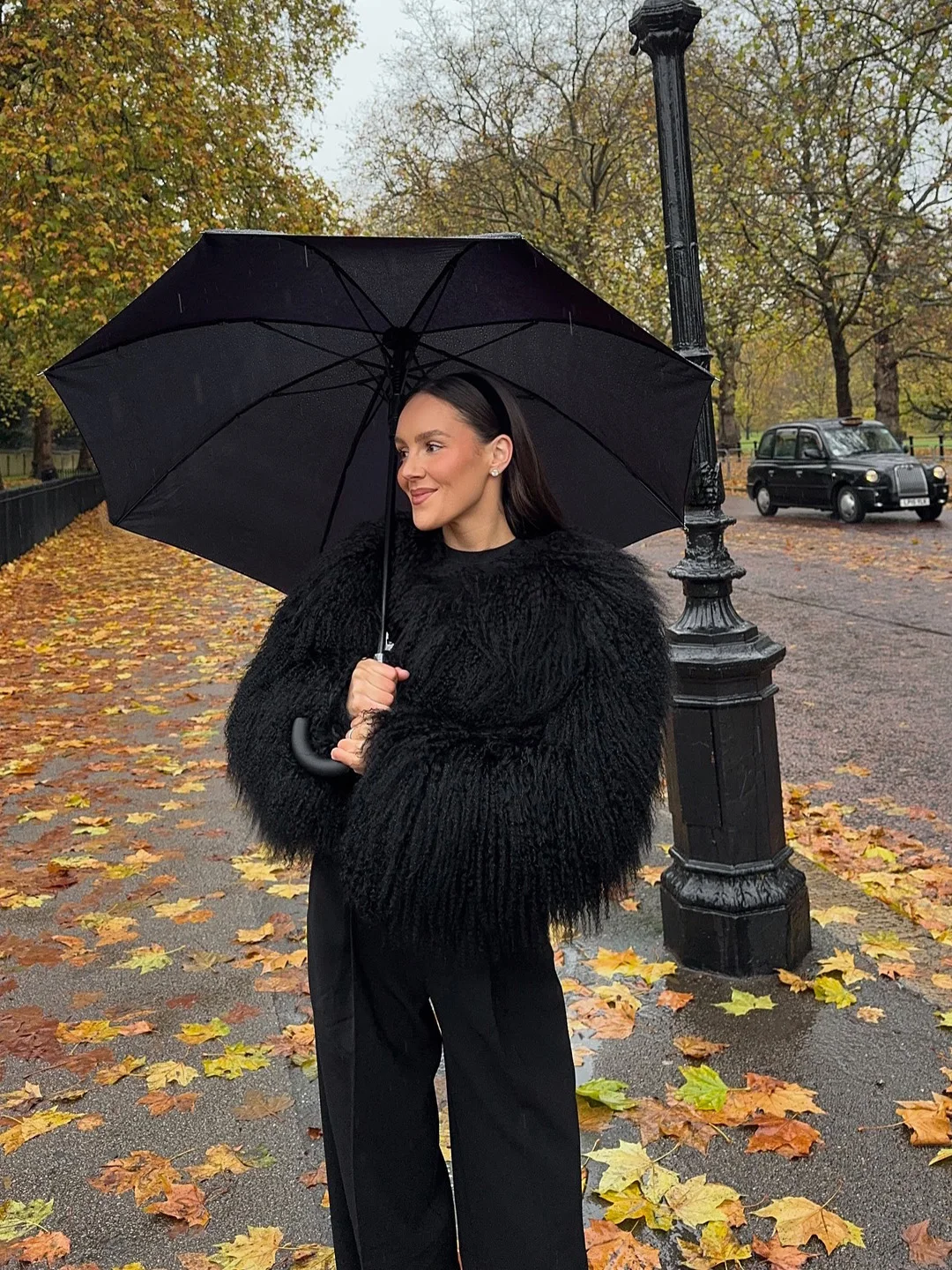 Рисунок 2 - Женская кремово-белая куртка из