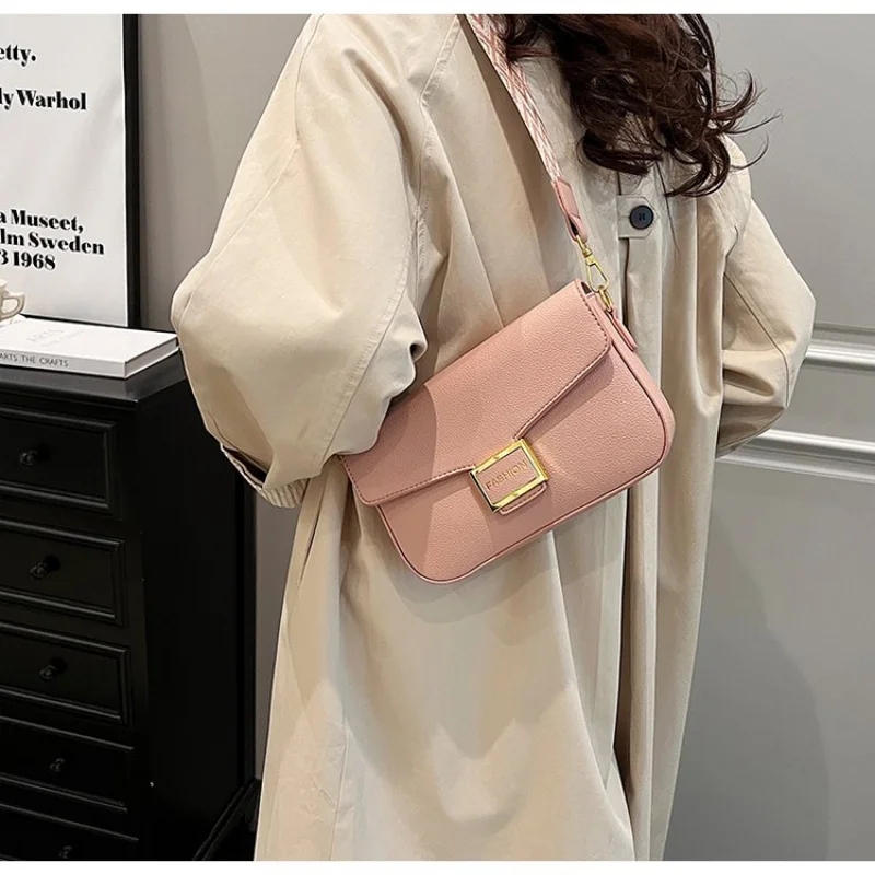 

Vintage Style Women Backpack In Leather With Antique Finishes And Roomy Compartments For Retro Style