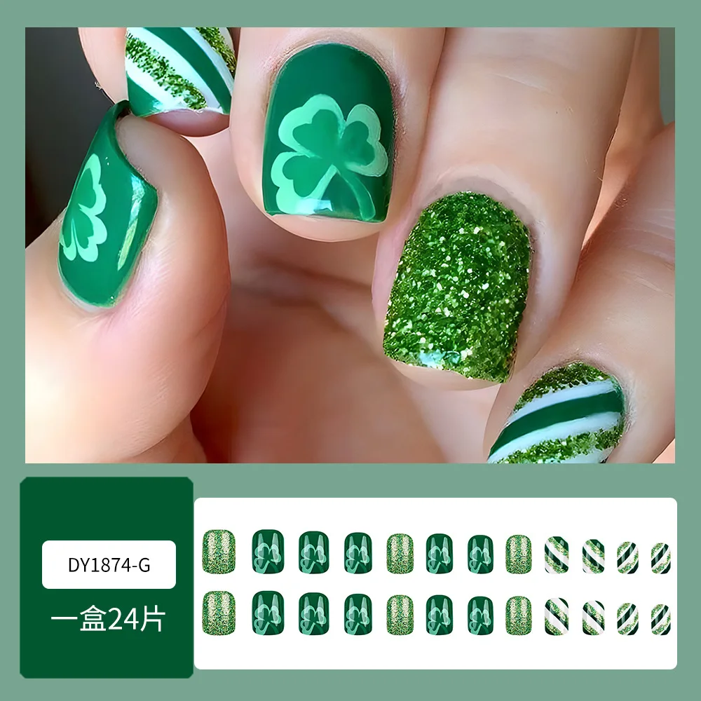 24 pièces à pression carrée courte sur les ongles-paillettes vertes avec des rayures vertes et blanches et conception de trèfle porte-bonheur
