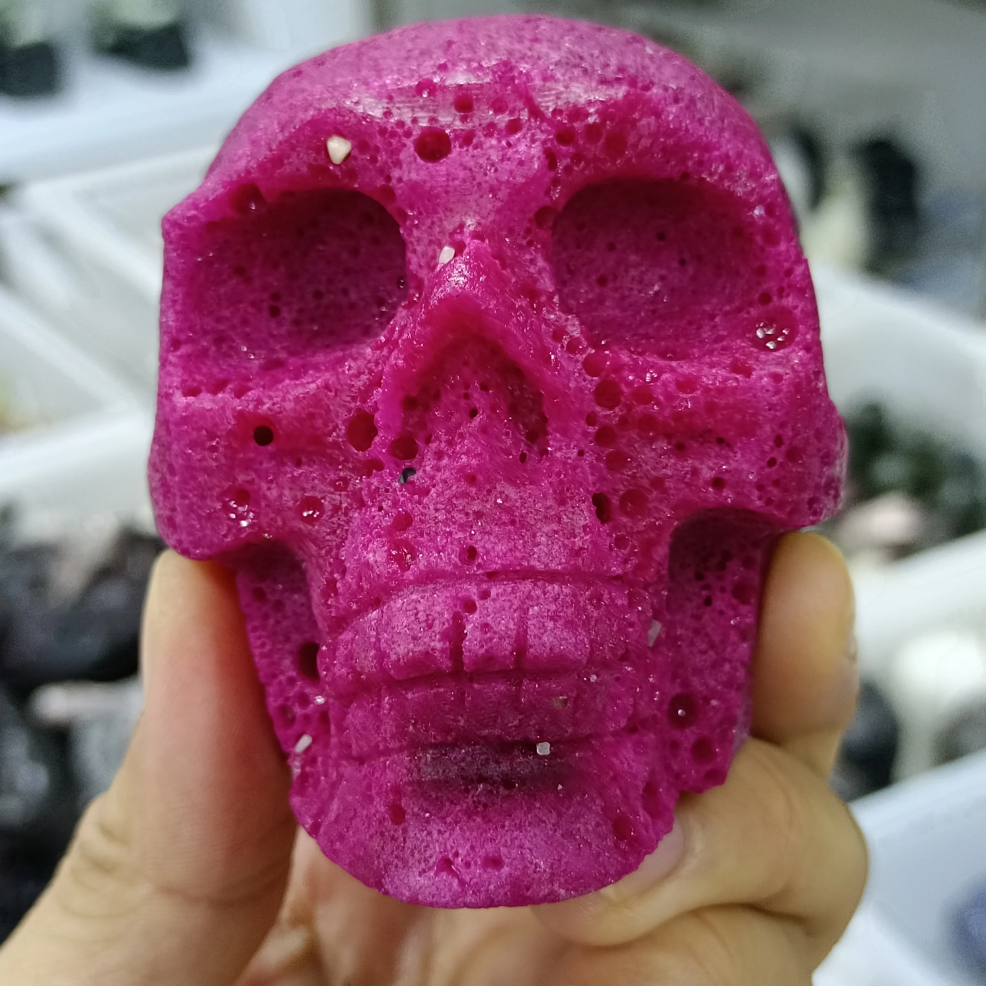 

Magical Natural Red Gemstone Carved Skull Quartz Crystal Mineral Reiki Healing Stone Home Office Degaussing Decoration