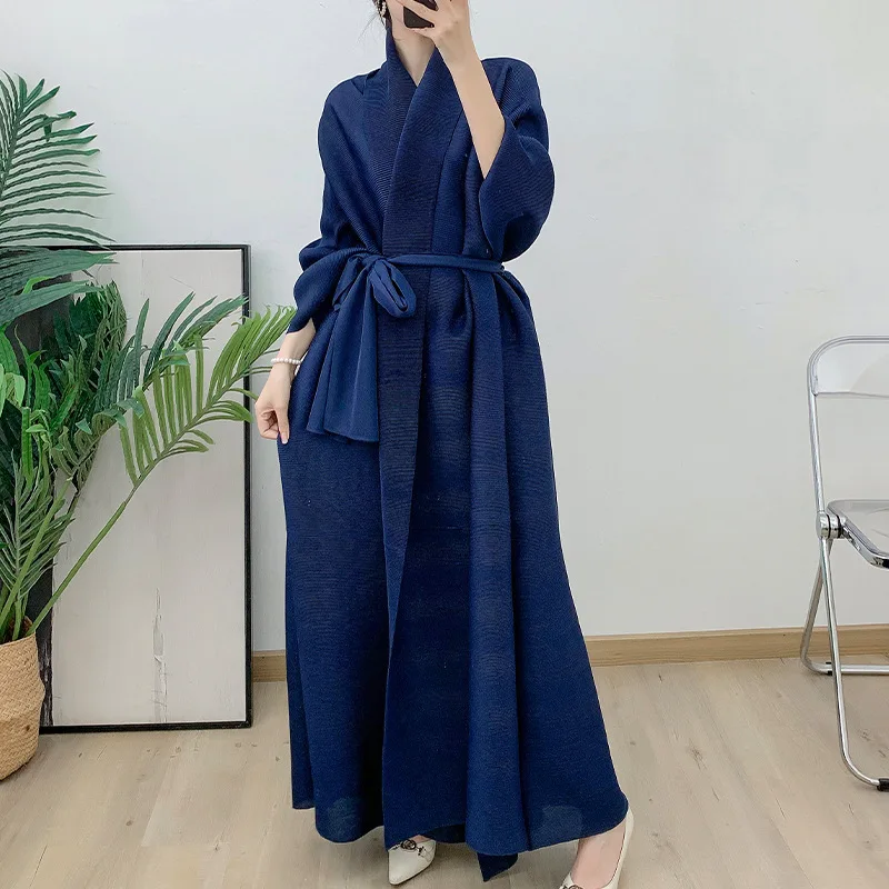 Long trench coat for women with color matching bat sleeves, loose and oversized pleated outer robe