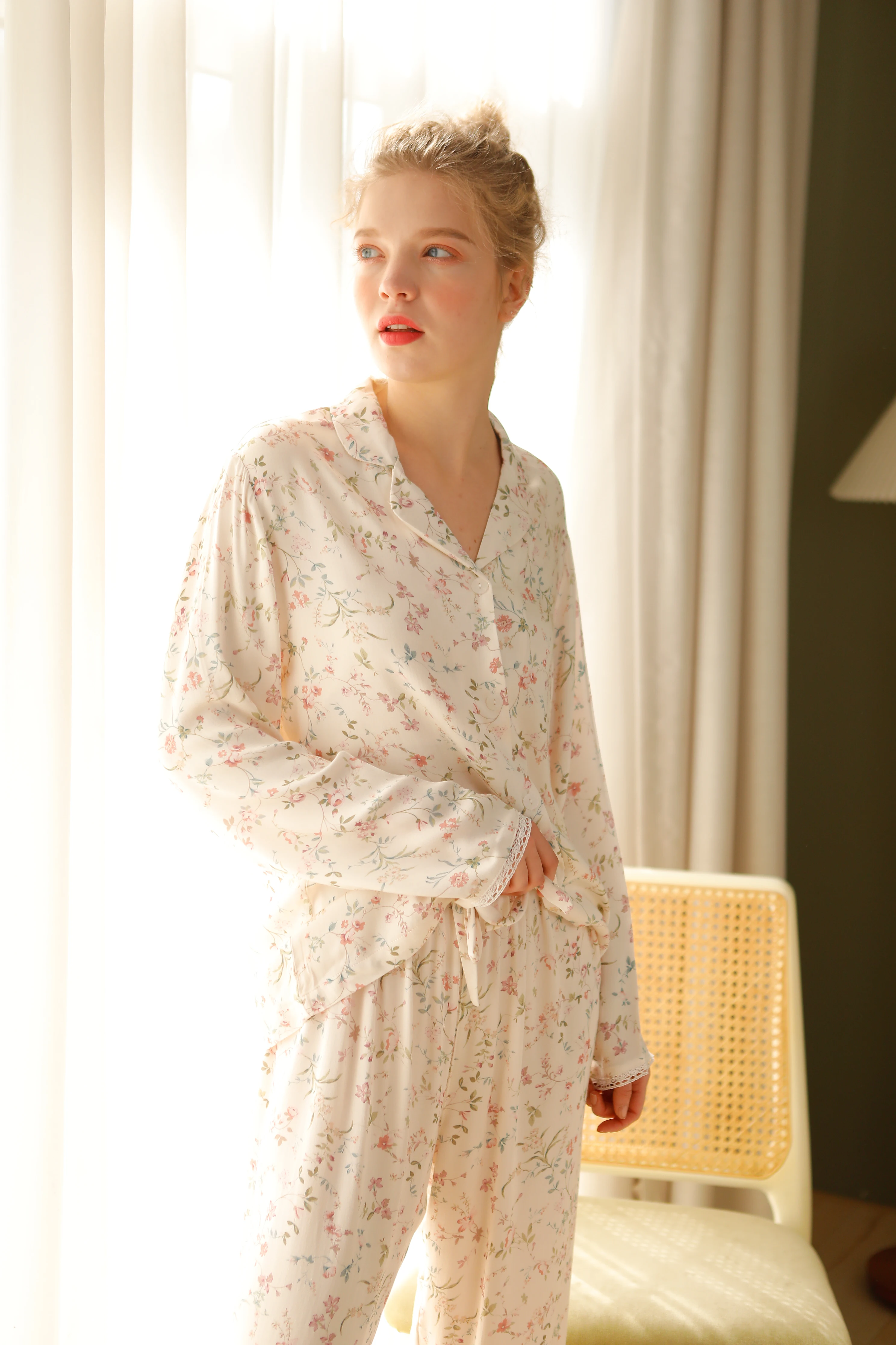 

Plus-Size Viscose Satin Loungewear Set for Spring & Autumn - Long-Sleeve, Full-Length Pants, Cool and Comfortable