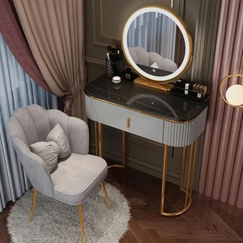 

Ornaments Princess Vanity Table Mirrors Women Comfortable Container Dressers Luxury Nordic Schminktisch Furniture Decoration