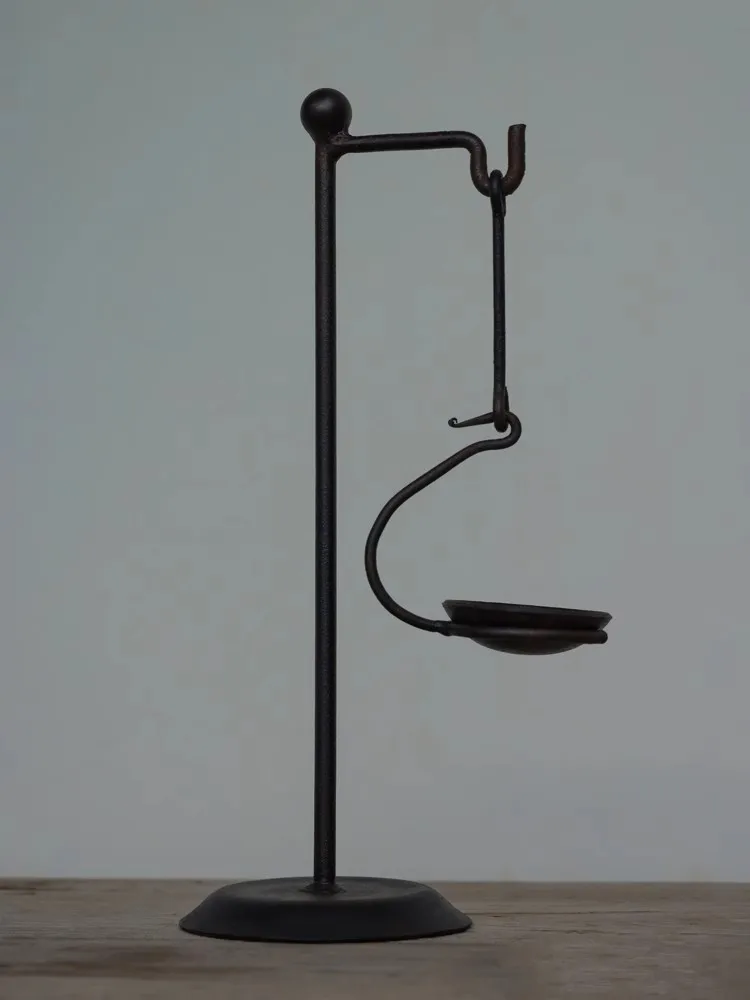 Retro Style Wrought Iron Candle Holder Tea Room Ornaments Handmade Oil Lamp Table Artistic Originality Decoration Candle Holder