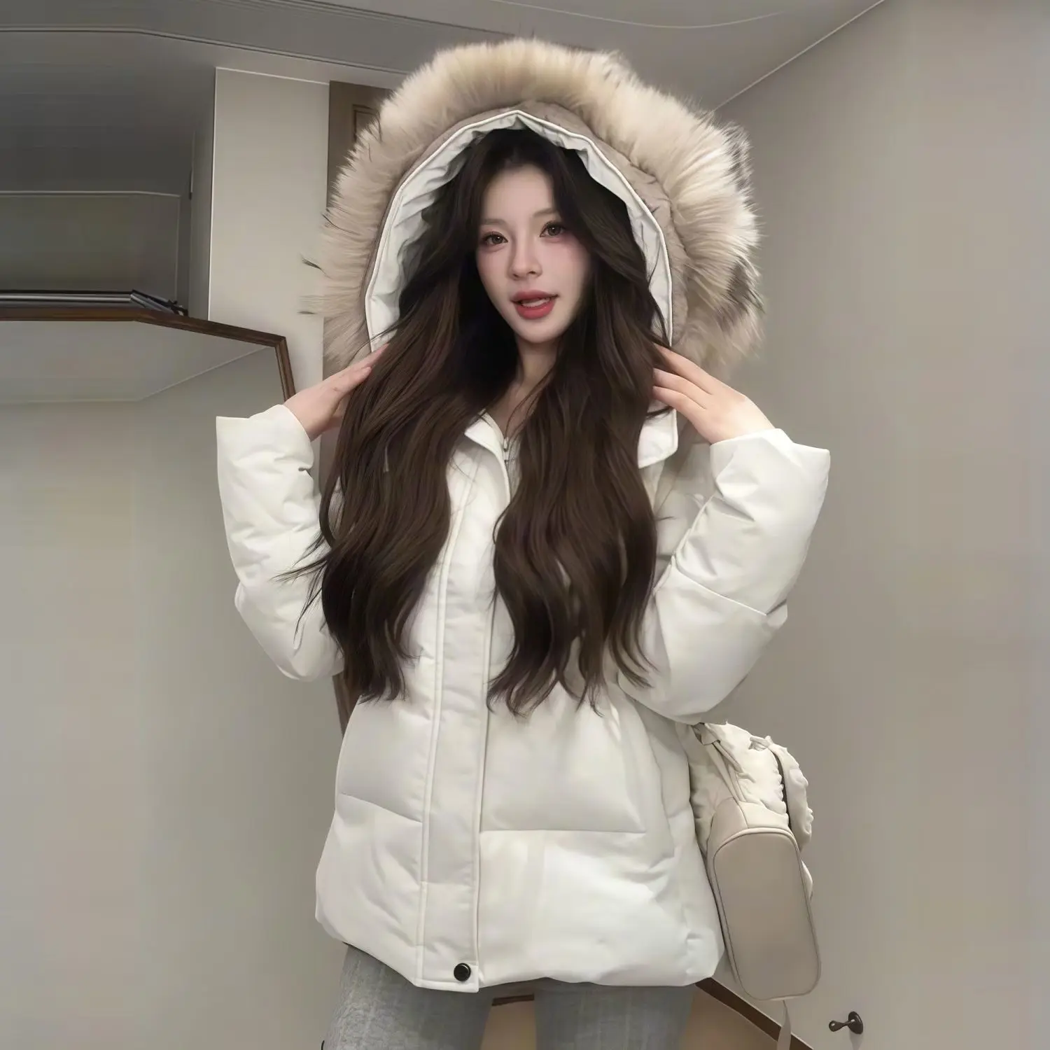 معطف نسائي شتوي جديد للتخسيس بخصر متوسط لعام 2025 باللون الأبيض عالي الجودة وياقة من الفرو قابلة للفصل #1